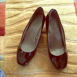 Life Stride Classic Black Pumps